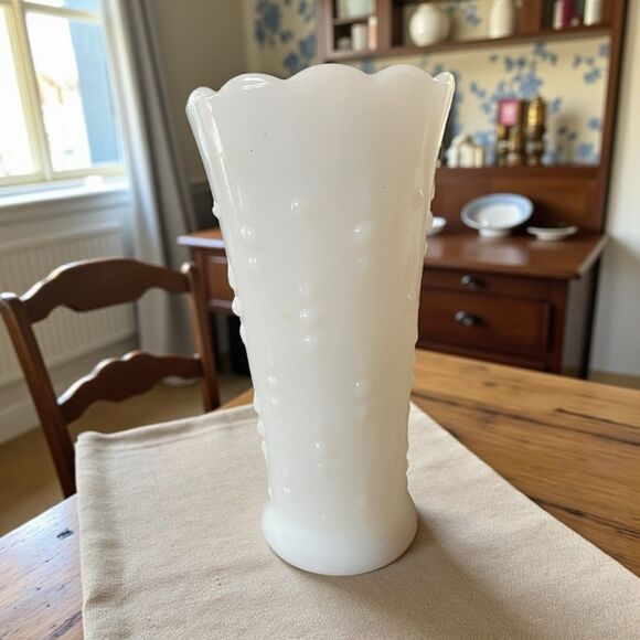 Vintage Anchor Hocking Milk Glass Vase w/ Teardrop And Pearl Pattern 7” - Picture 1 of 6